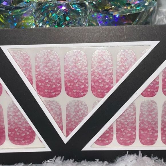 #0527 Colour Flash - Follow My Heart,hearts, ombré on baby pink base, nail wraps - Picture 8 of 12